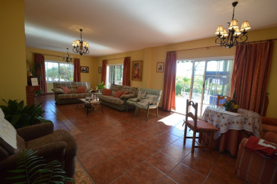 6 Bedroom Detached Villa in Benalmadena - Image 4