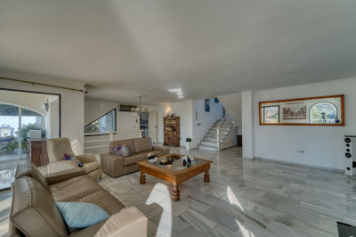 4 Bedroom Detached Villa in Nueva Andalucía - Image 4