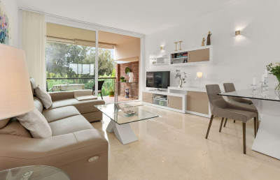 2 Bedroom Middle Floor Apartment in Miraflores - Image 5