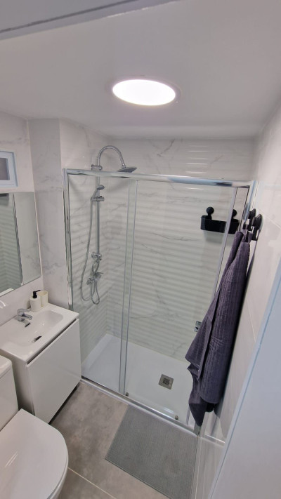 3 Bedroom Middle Floor Apartment in Miraflores - Image 4