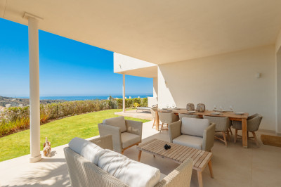 4 Bedroom Ground Floor Apartment in Benahavís - Image 3
