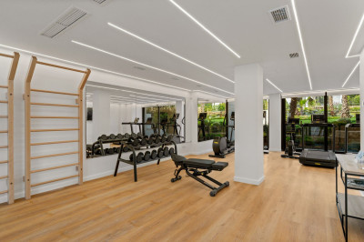 2 Bedroom Middle Floor Apartment in Estepona - Image 5
