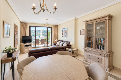 3 Bedroom Middle Floor Apartment in Los Arqueros - Image 5
