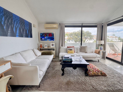 2 Bedroom Top Floor Apartment in Calahonda - Image 1