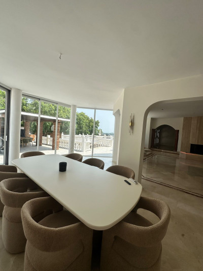 5 Bedroom Detached Villa in Estepona - Image 2