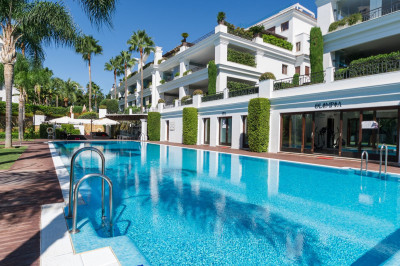 4 Bedroom Ground Floor Apartment in Estepona - Image 1