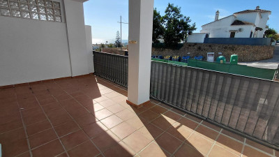 2 Bedroom Middle Floor Apartment in Manilva - Image 3