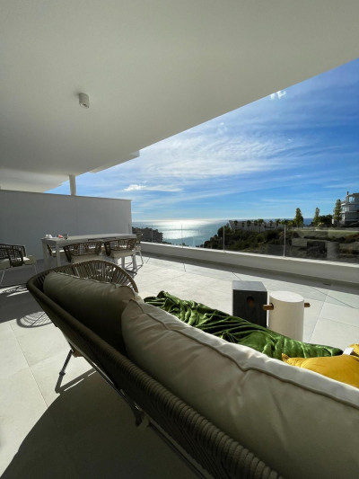 3 Bedroom Middle Floor Apartment in Benalmadena Costa - Image 4