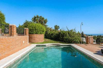 4 Bedroom Detached Villa in Estepona - Image 4