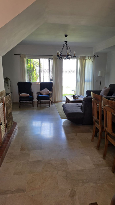4 Bedroom Townhouse in Marbella - Image 2