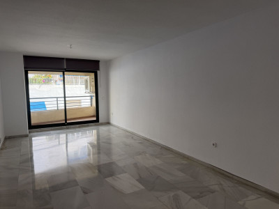 2 Bedroom Middle Floor Apartment in Marbella - Image 2