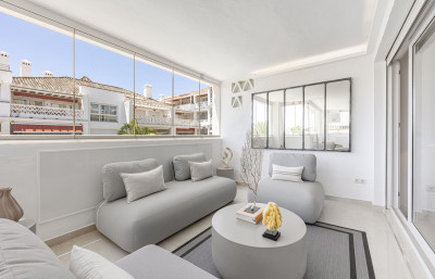 2 Bedroom Middle Floor Apartment in The Golden Mile - Image 3