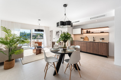 3 Bedroom Middle Floor Apartment in Marbella - Image 2