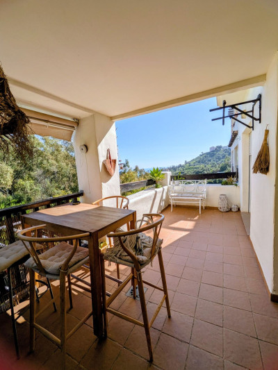 2 Bedroom Middle Floor Apartment in Benalmadena - Image 3