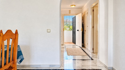 2 Bedroom Top Floor Apartment in La Duquesa - Image 2