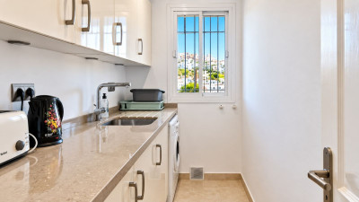 2 Bedroom Top Floor Apartment in La Duquesa - Image 4