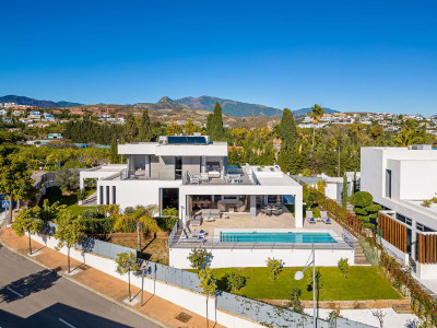 3 Bedroom Detached Villa in Cancelada - Image 2