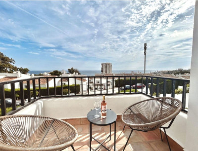 2 Bedroom Middle Floor Apartment in Riviera del Sol - Image 1