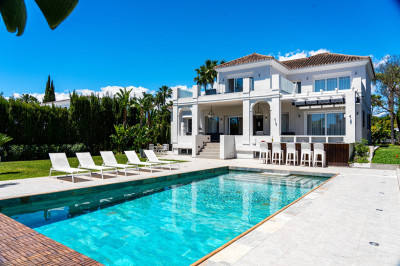 6 Bedroom Detached Villa in Nueva Andalucía - Image 1