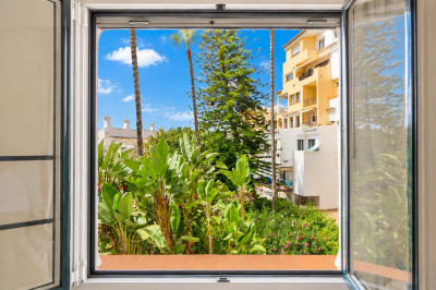3 Bedroom Middle Floor Apartment in Puerto de Cabopino - Image 1