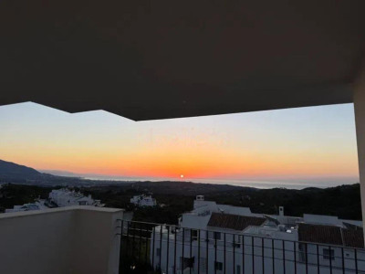 3 Bedroom Middle Floor Apartment in Ojén - Image 1
