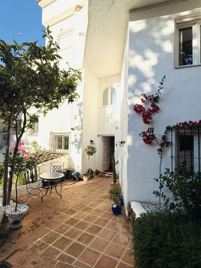 4 Bedroom Semi-Detached House in Altos de los Monteros - Image 1