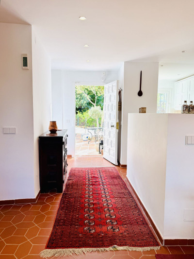 4 Bedroom Semi-Detached House in Altos de los Monteros - Image 3