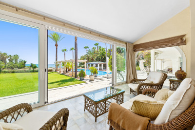 6 Bedroom Detached Villa in Estepona - Image 3