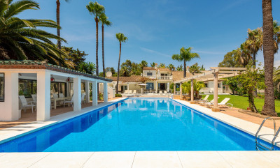 6 Bedroom Detached Villa in Estepona - Image 5