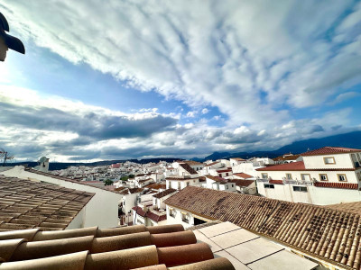 1 Bedroom Top Floor Apartment in Manilva