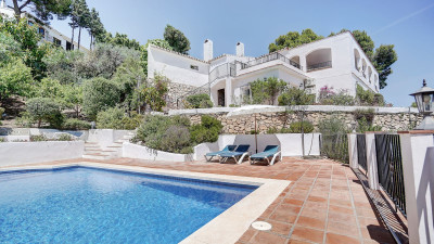 5 Bedroom Detached Villa in Mijas - Image 1