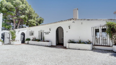 5 Bedroom Detached Villa in Mijas - Image 2