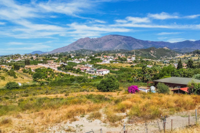 Land with Ruin in Estepona - Image 3