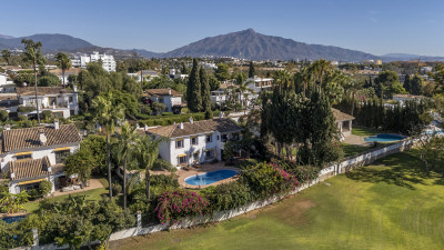 4 Bedroom Detached Villa in Guadalmina Alta - Image 1