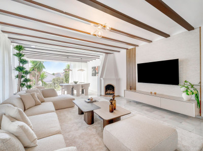3 Bedroom Semi-Detached House in Marbella - Image 1