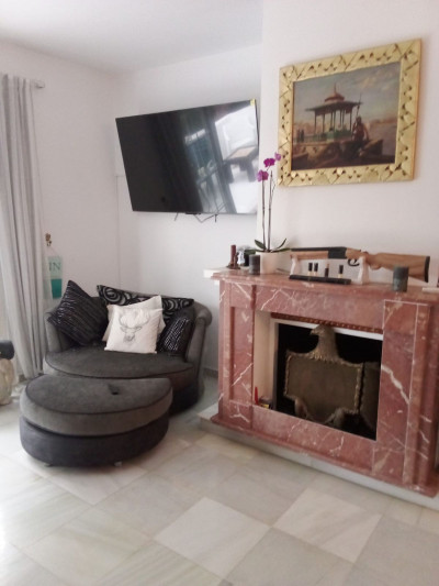 3 Bedroom Middle Floor Apartment in El Presidente - Image 2
