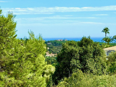 3 Bedroom Middle Floor Apartment in Elviria - Image 1