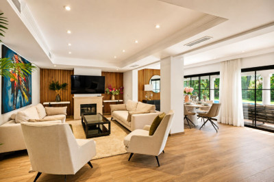 6 Bedroom Detached Villa in Hacienda Las Chapas - Image 5