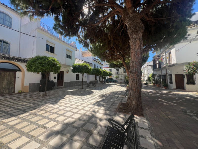 3 Bedroom Semi-Detached House in Estepona - Image 2