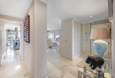 2 Bedroom Middle Floor Apartment in Miraflores - Image 5