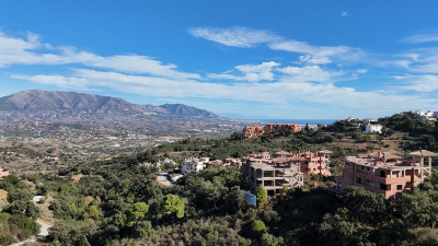 4 Bedroom Detached Villa in La Mairena - Image 3