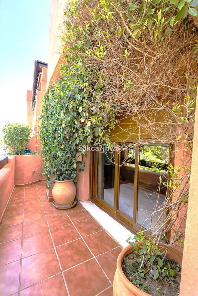 1 Bedroom Middle Floor Apartment in Estepona