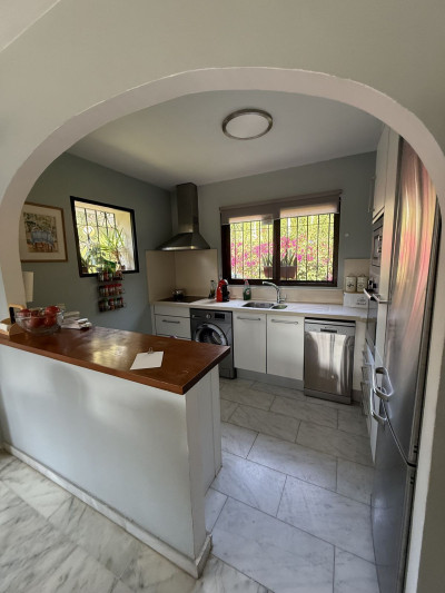 4 Bedroom Detached Villa in Calahonda - Image 5