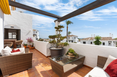 3 Bedroom Middle Floor Apartment in Nueva Andalucía - Image 3