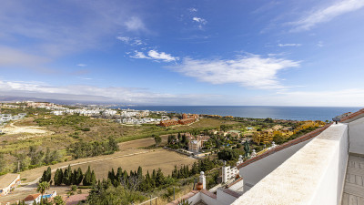 2 Bedroom Semi-Detached House in Manilva - Image 2