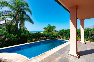 4 Bedroom Detached Villa in Estepona - Image 1