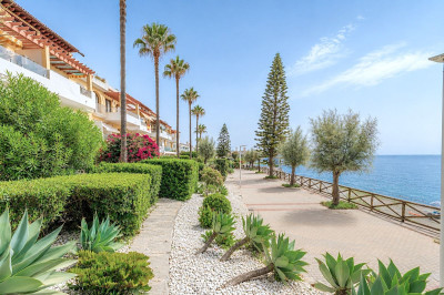 5 Bedroom Duplex in Estepona - Image 2