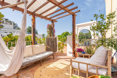 2 Bedroom Townhouse in Benahavís - Image 5