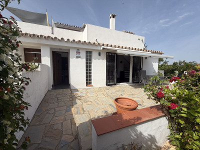 3 Bedroom Semi-Detached House in La Duquesa - Image 2