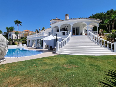 5 Bedroom Detached Villa in Elviria - Image 2